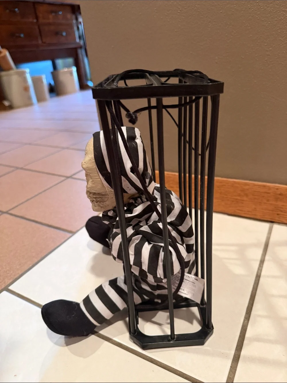 Vtg Halloween Scary Motion Sensor Hanging Skeleton Prisoner Caged Jail